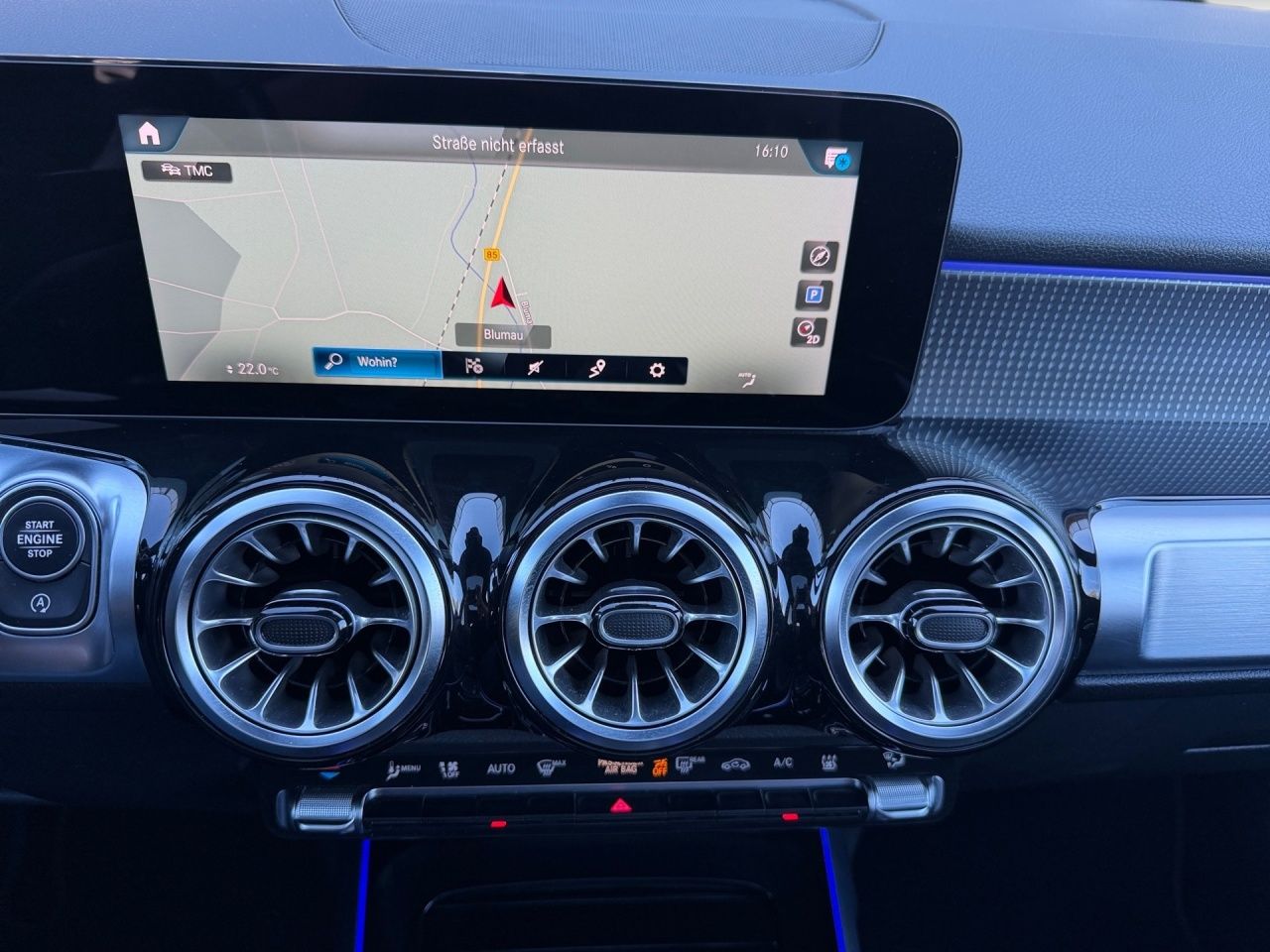 Fahrzeugabbildung Mercedes-Benz GLB 200 PANO+AHK+STNDHZ+MULTIBEAM+DISTR+LHZ+KAM+