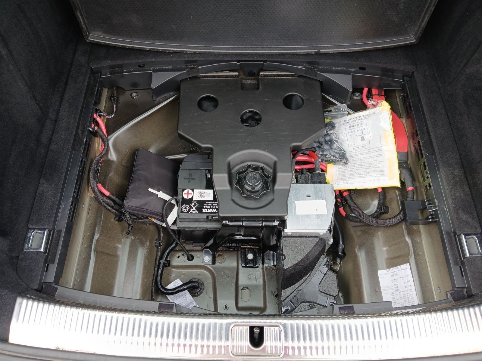 Fahrzeugabbildung Audi A4 Avant 40 TDI basis S-tronic Navi GRA PDC SH L