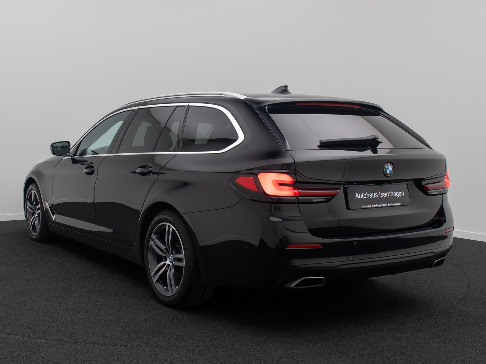 Fahrzeugabbildung BMW 530d xD ACC HUD DAB Kamera AHK Alarm H/K Sport