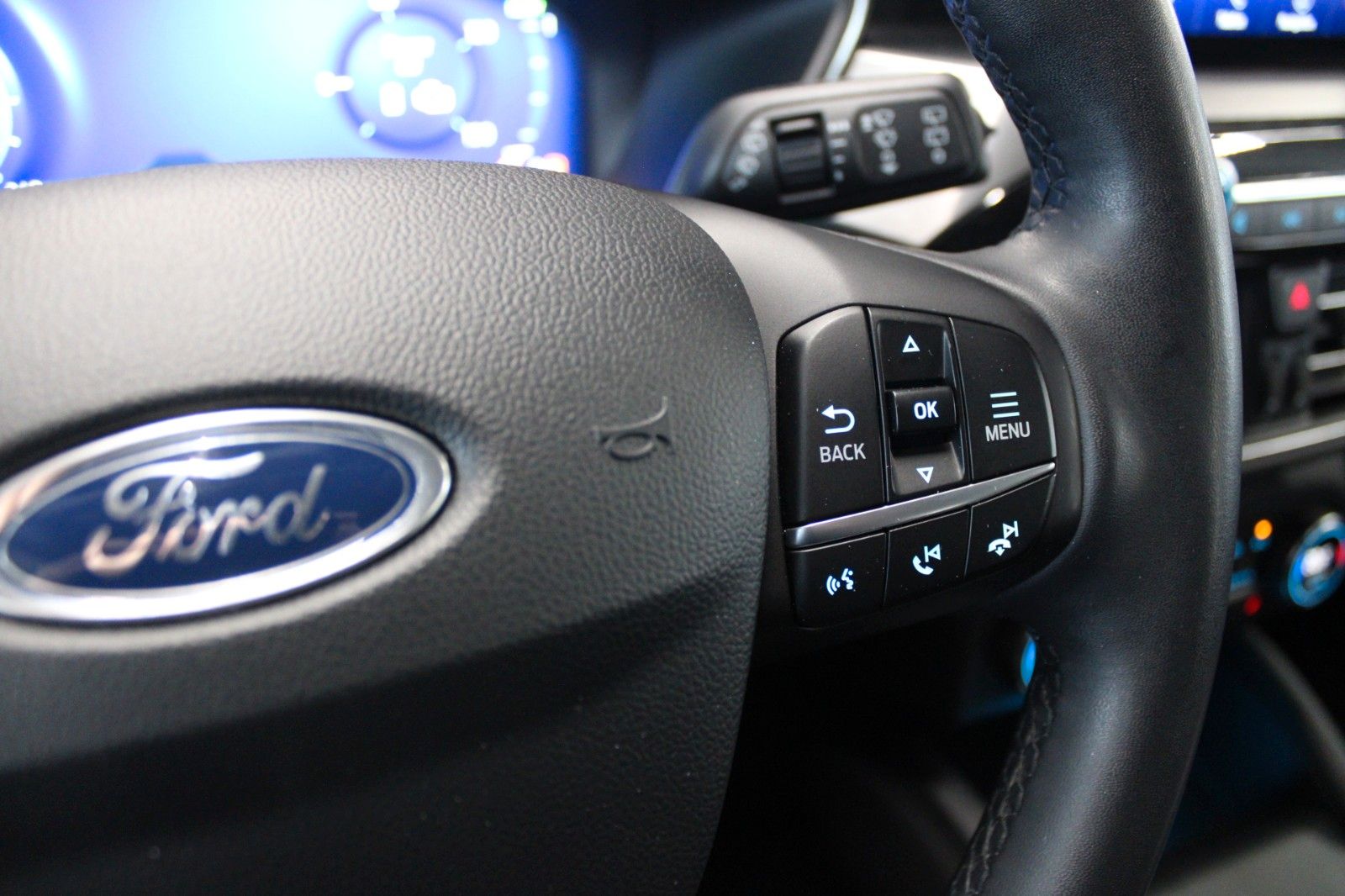 Fahrzeugabbildung Ford Kuga PHEV Aut. Titanium AHK NAVI WinterPaket