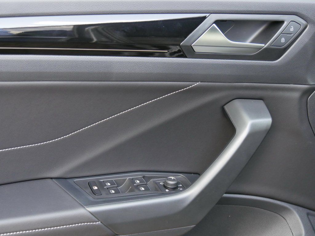 Fahrzeugabbildung Volkswagen T-Roc R-Line 2.0 TDI DSG AHK Standheizung