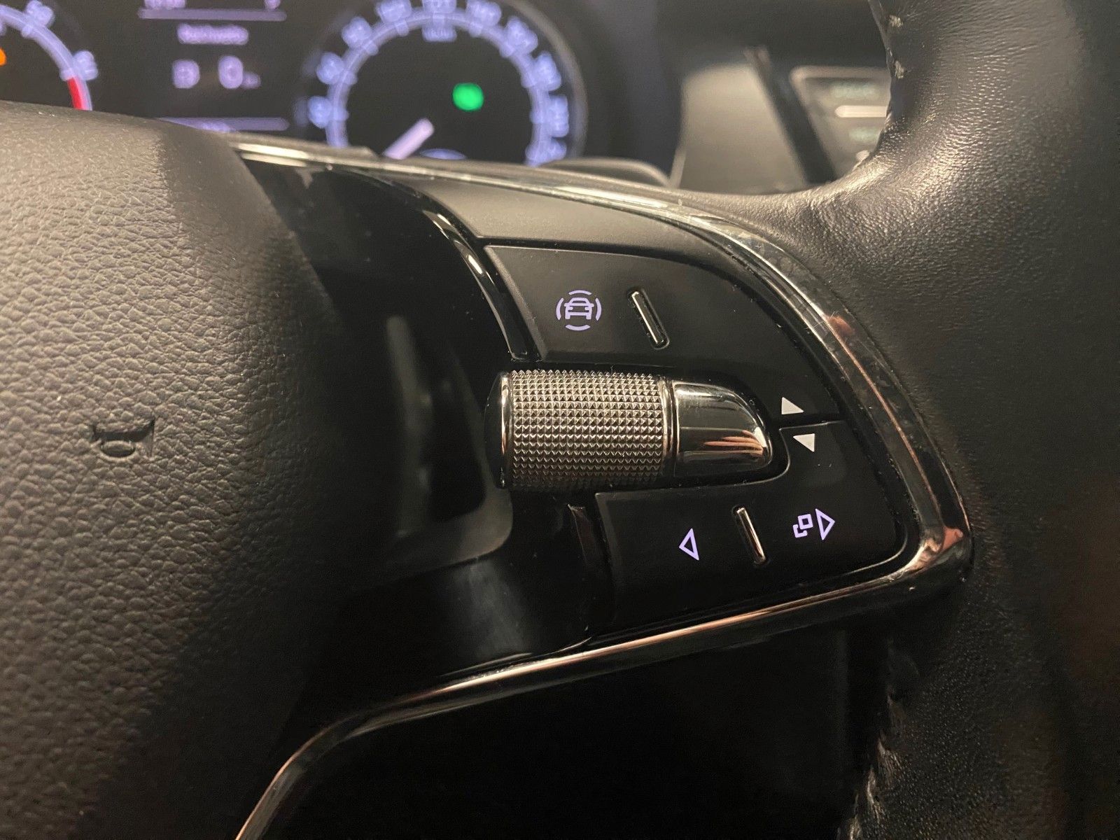 Fahrzeugabbildung SKODA Fabia 1.0 TSI DSG STYLE+Kamera+Mirror Link+ALU+