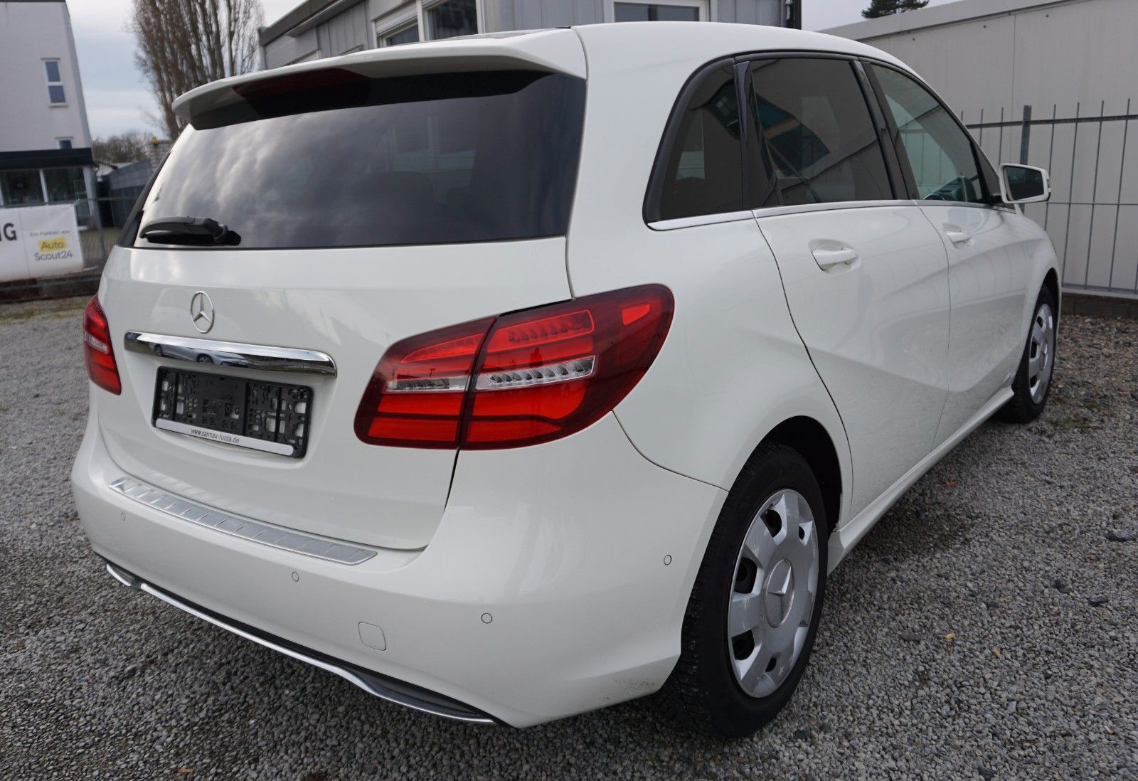 Fahrzeugabbildung Mercedes-Benz B 180 Navi,LED,Park Assist,SH,PDC,SR+WR