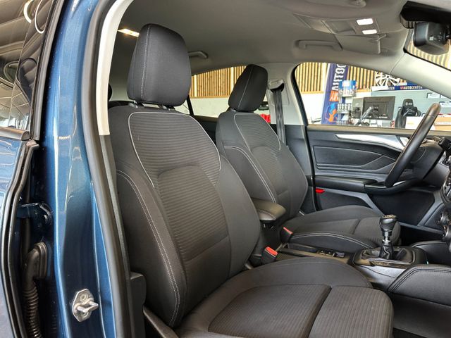 Ford Focus Lim. Titanium *Navi*AHK*LED*