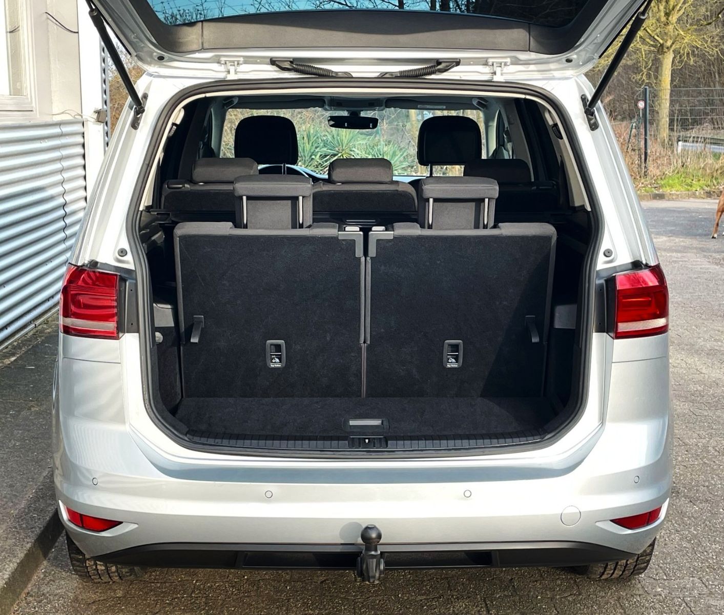 Fahrzeugabbildung Volkswagen Touran 1.5 TSI DSG  NAVI ACC 7-SITZE GANZJ. RFN.