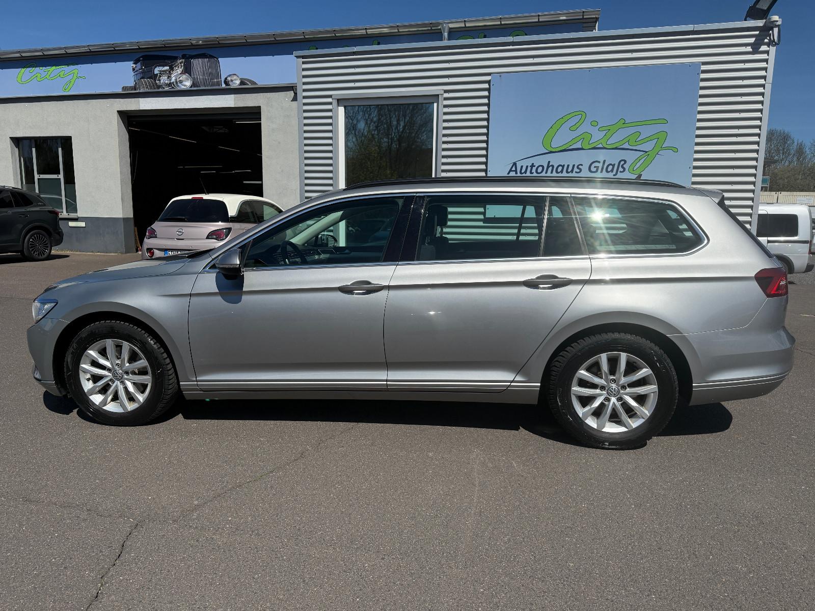 Volkswagen Passat Variant Comfortl.+LED+Navi+AHK+4SHZ+Kamer