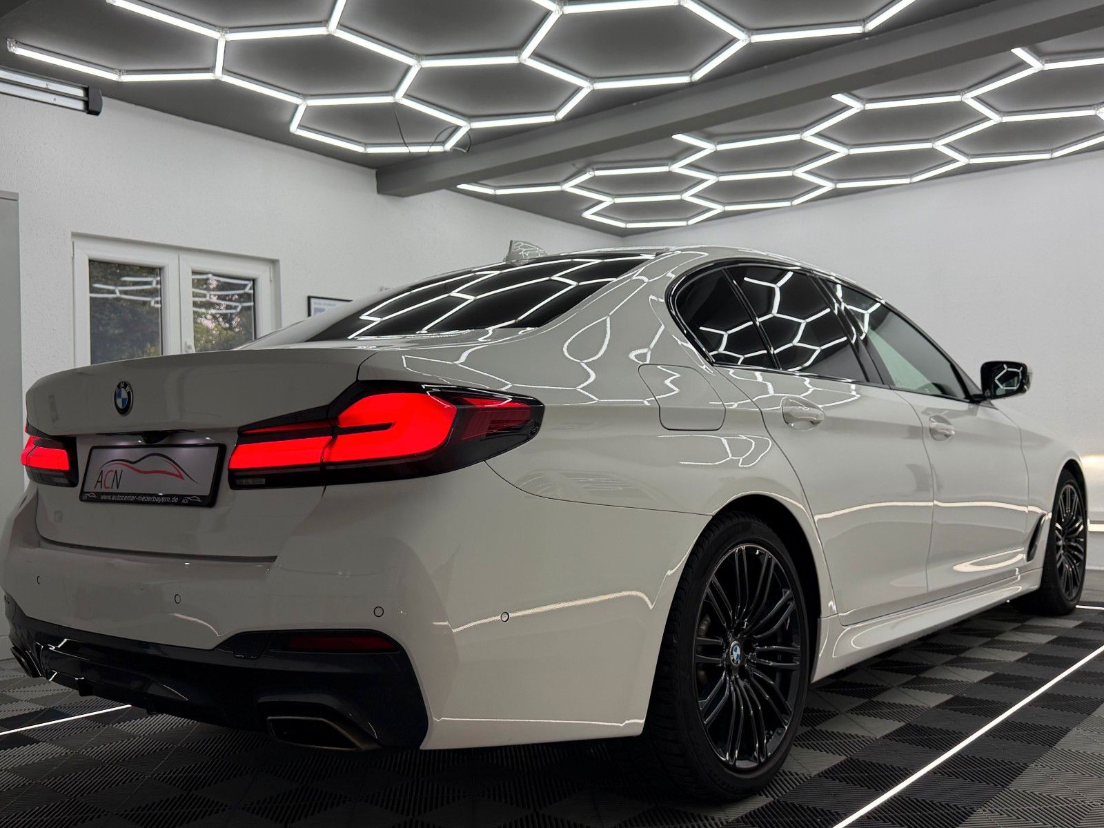 Fahrzeugabbildung BMW 530 d xDrive M SPORT/LASER/HuD/eGSD/FACELIFT
