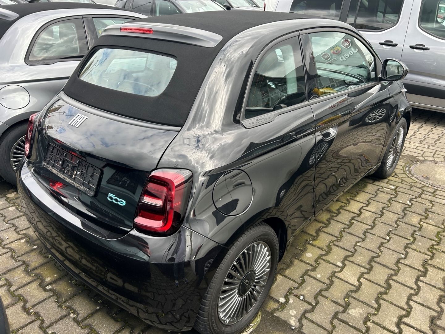 Fiat 500e Icon Navi Apple CarPlay Android Auto Klimaa imagem 3