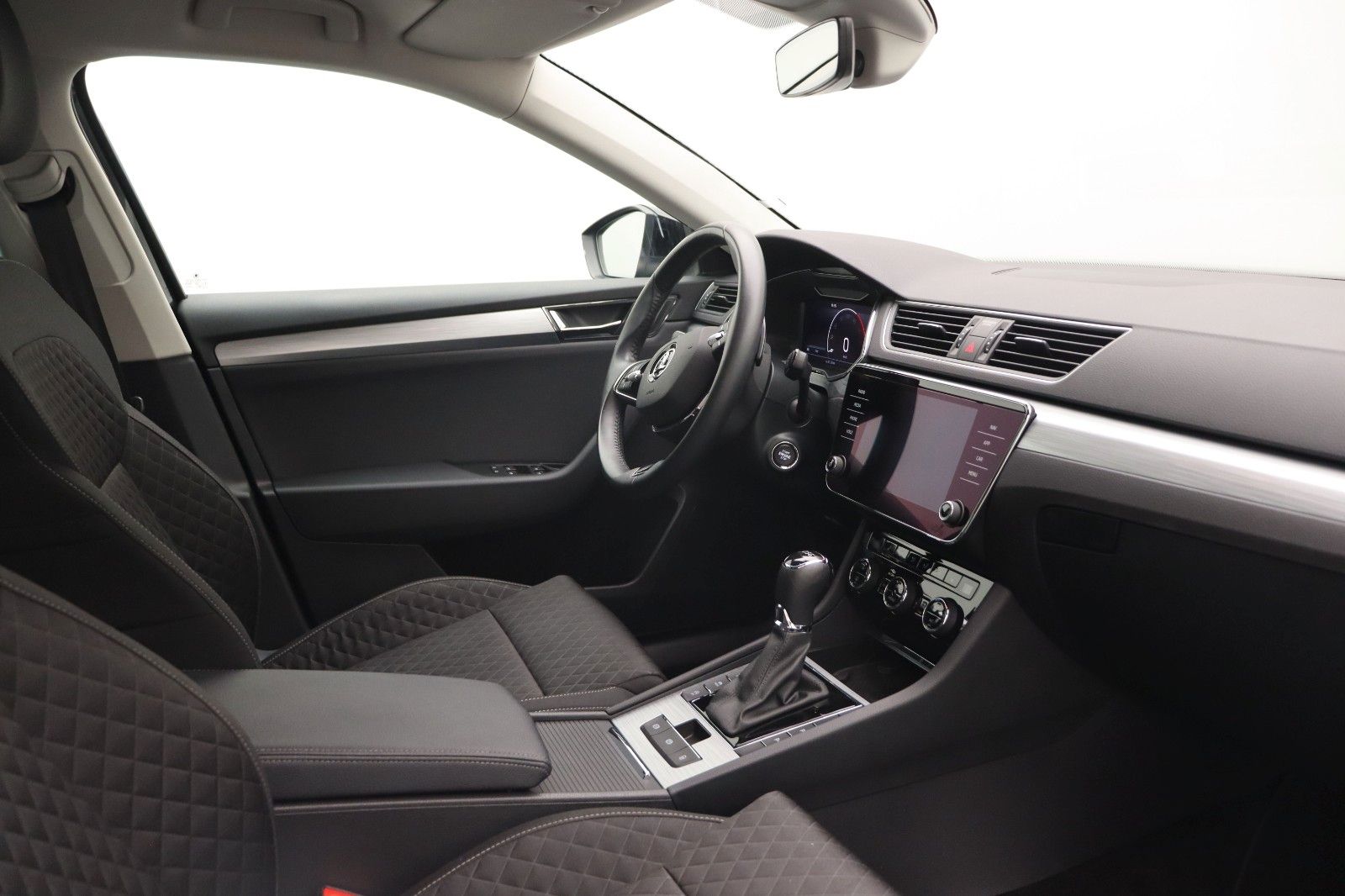 Fahrzeugabbildung SKODA Superb Combi Ambition LED ACC Navi
