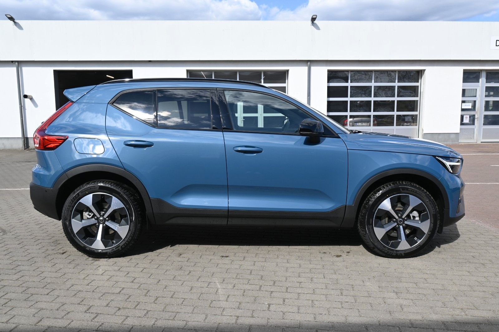 Fahrzeugabbildung Volvo XC40 B3 DKG Ultra Dark*FSHZG*PANO*360°*ACC
