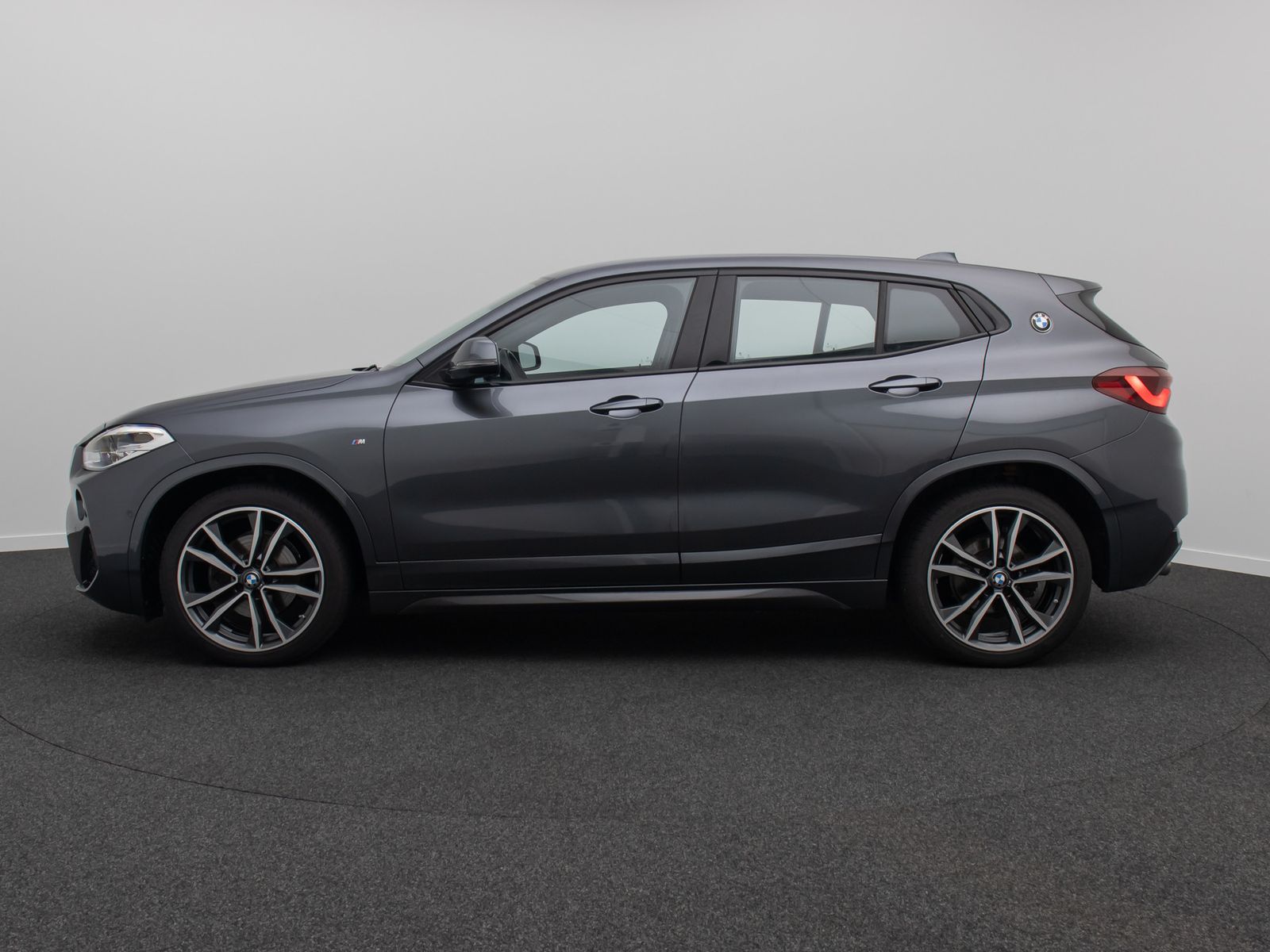 Fahrzeugabbildung BMW X2 sD18i M Sport AHK Kamera GeschwindiReg 19Zoll