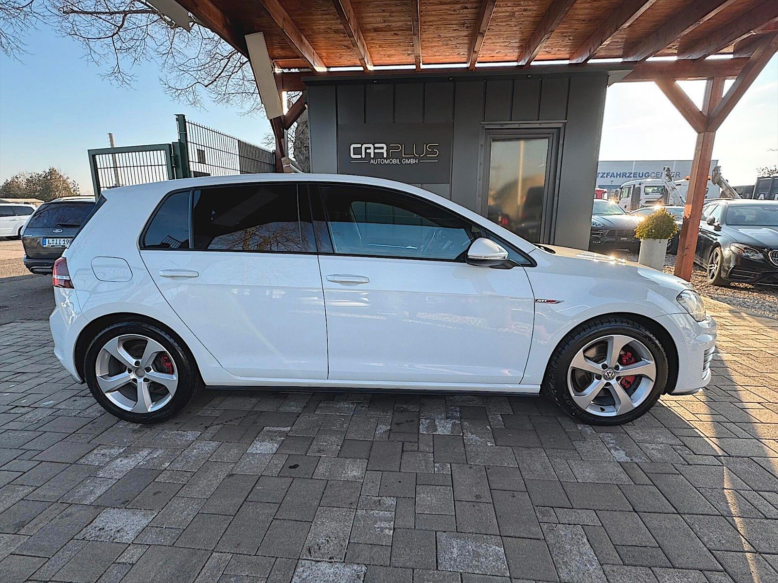 Fahrzeugabbildung Volkswagen Golf VII GTI BMT Performance *Bi-Xenon*Navi*