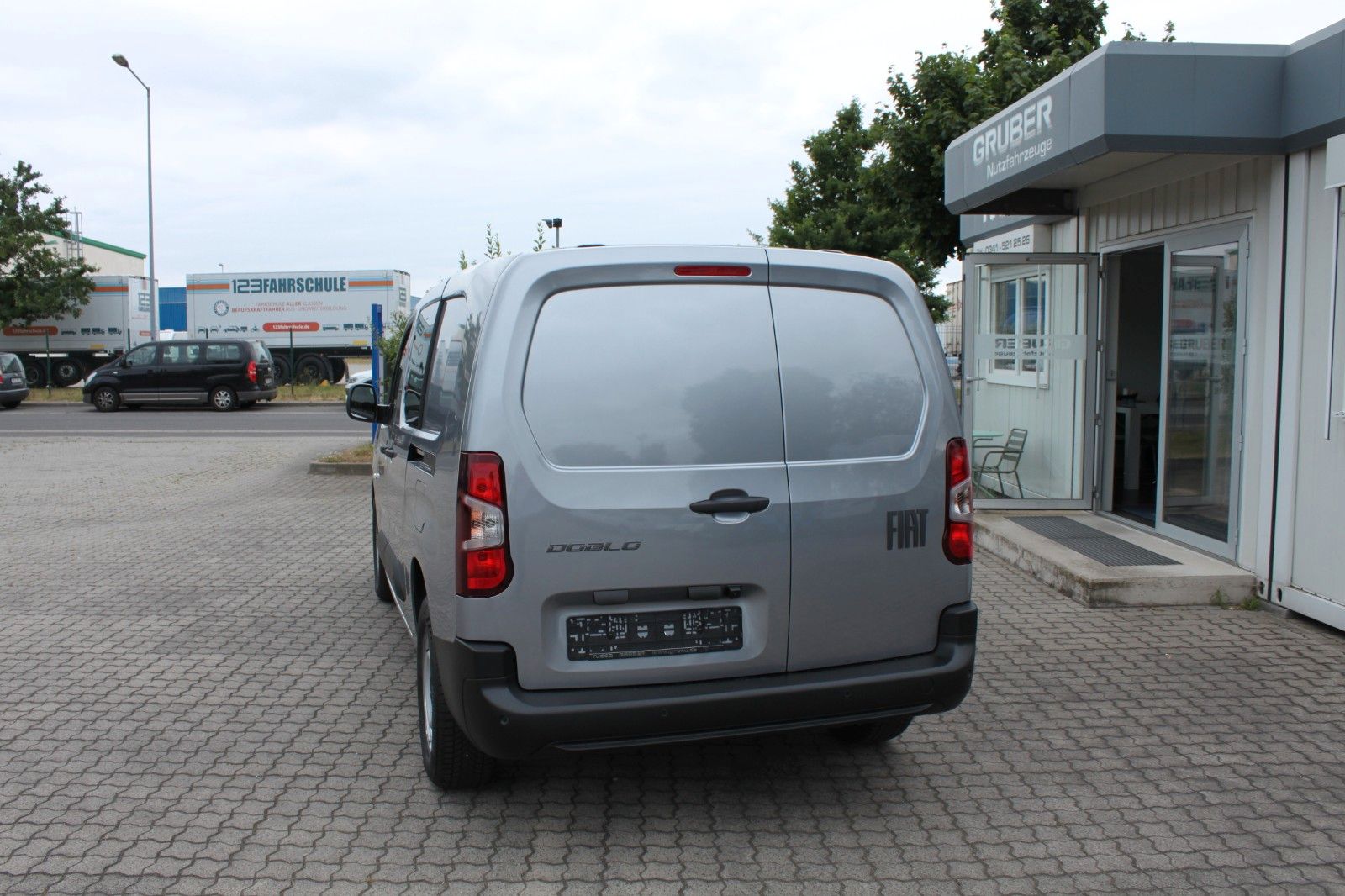 Fahrzeugabbildung Fiat serie 3 Doblò L2 Multicab 1.5 BlueHDi 131PS