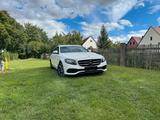 Mercedes-Benz E 220 d T Automatik.  7-Sitzer.  Vollleder - Mercedes-Benz E-Klasse: Taxi