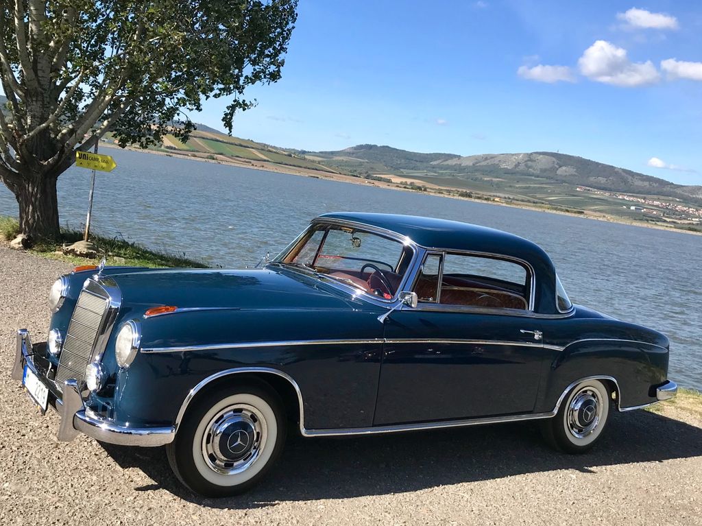 Mercedes-Benz 220