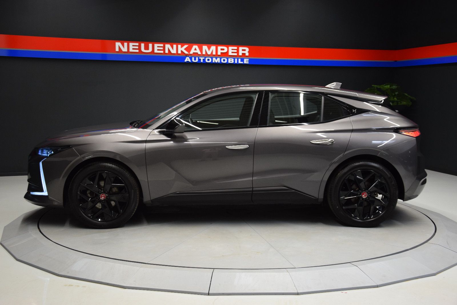Fahrzeugabbildung DS Automobiles DS4 Performance Line Kamera Sitzheizung