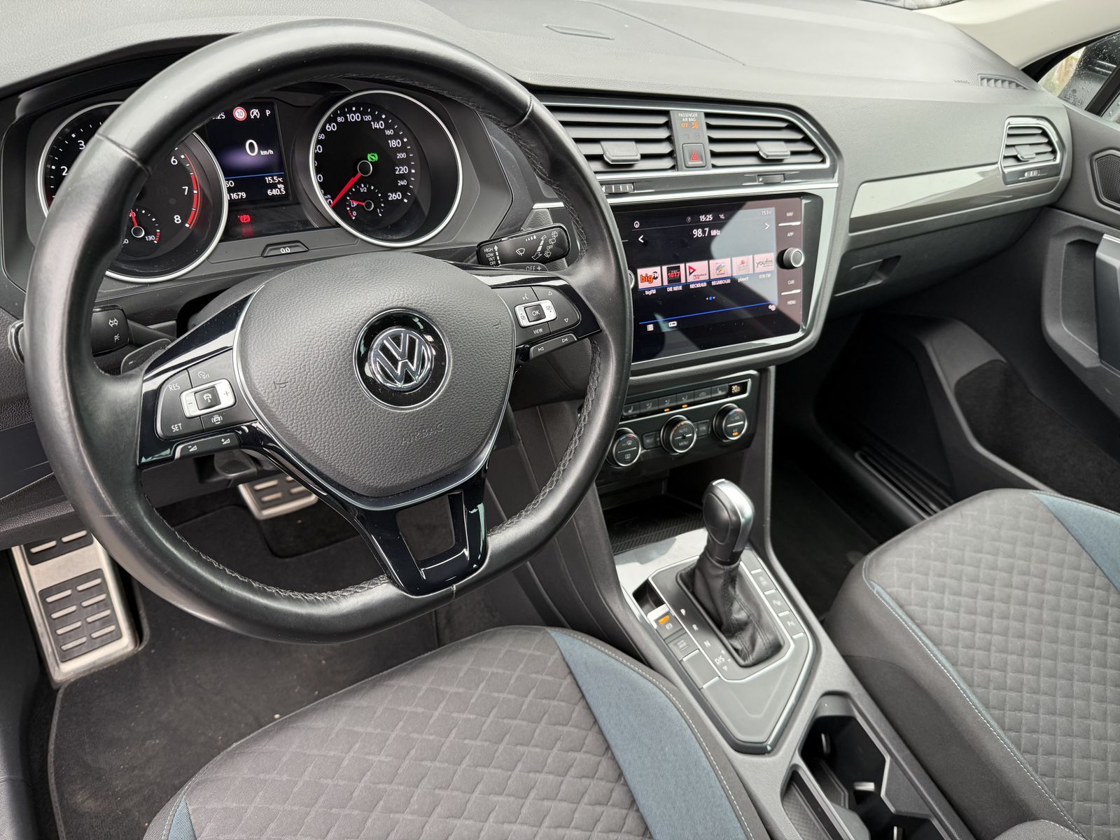 Fahrzeugabbildung Volkswagen Tiguan 1.5 TSI DSG IQ-DRIVE NAV+ACC+SHZ+17ZO+1HD