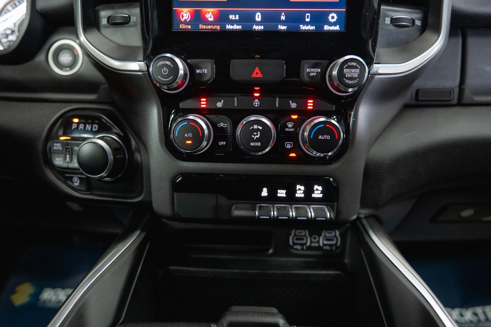 Fahrzeugabbildung Dodge RAM 5.7 V8 HEMI 4x4 Offroad Night-Edition LPG