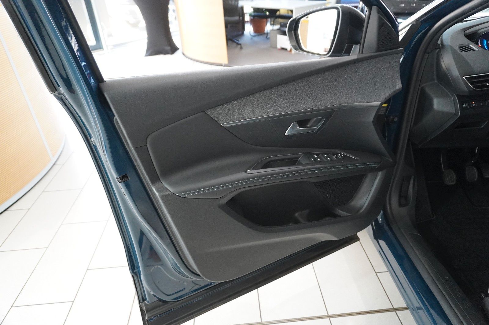 Fahrzeugabbildung Peugeot 3008 1.2T ALLURE PACK NAVI/LED/KAMERA/SPORT/DAB+