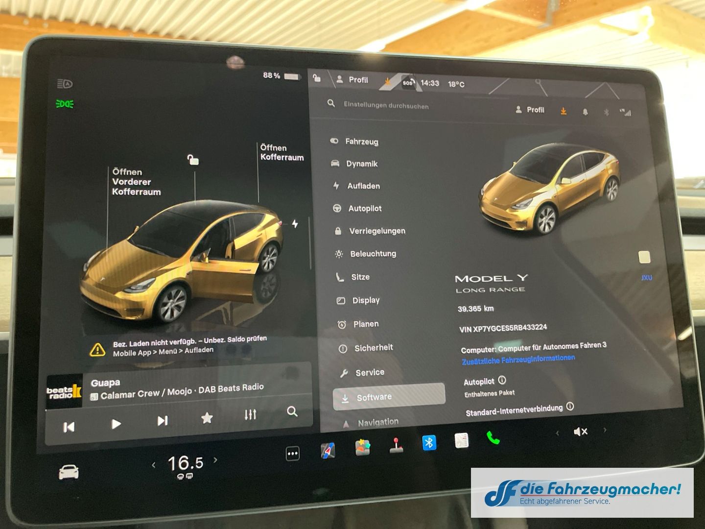Fahrzeugabbildung Tesla Model Y Basis RWD Panorama Navi Soundsystem LED