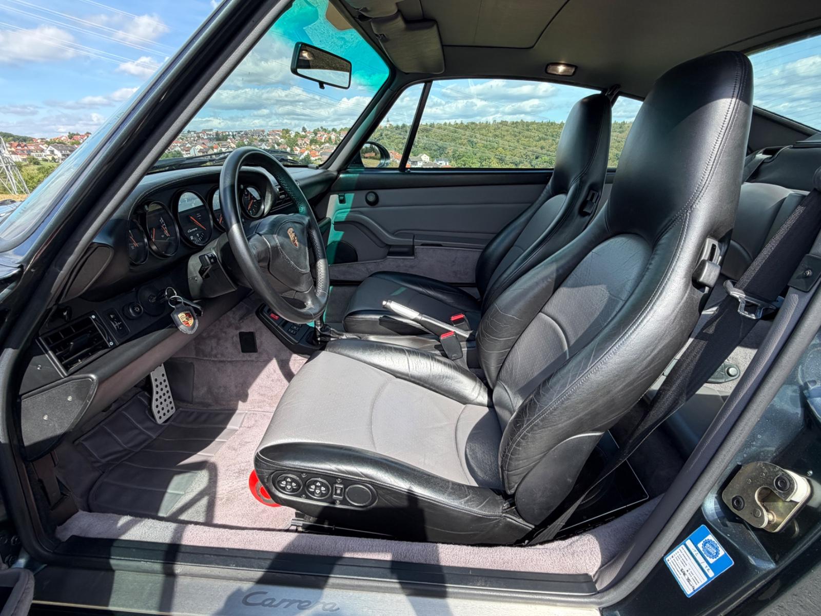 Porsche 993 Carrera 4 Coupé Aventuragrün H-Kennzeichen