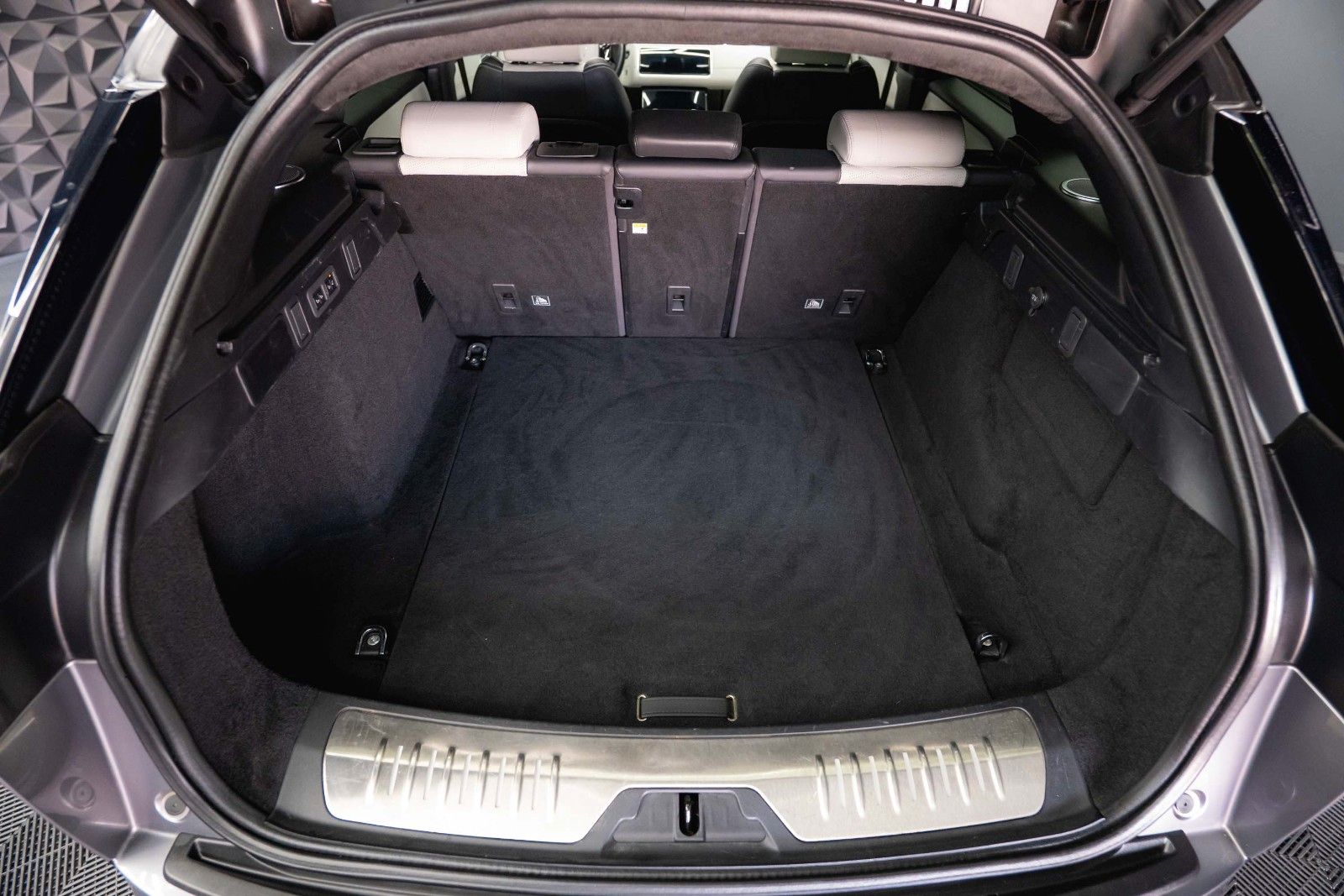 Fahrzeugabbildung Land Rover Velar SV Autobiography Dynamic Edition *ACC*19%*