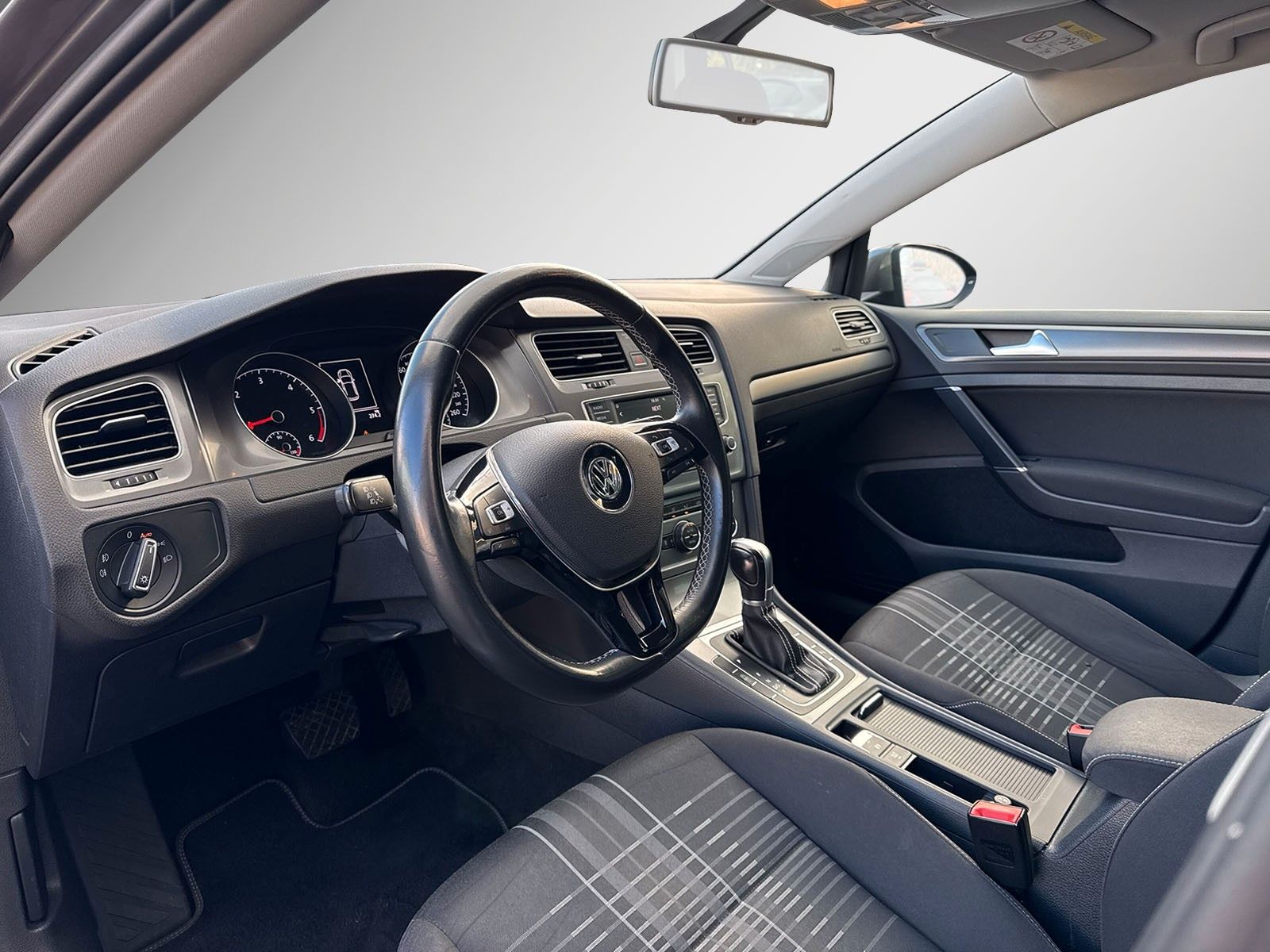 Fahrzeugabbildung Volkswagen Golf VII *Bi-Xen*Standheizung*AHK*Tempomat*Navi*