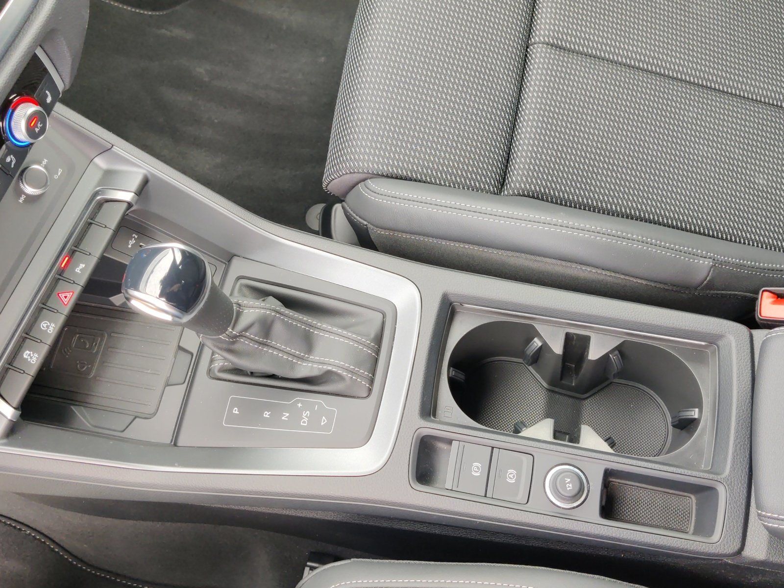 Fahrzeugabbildung Audi Q3 SUV S line Q3 2xS line 35 TFSIS tronic AHK Ka