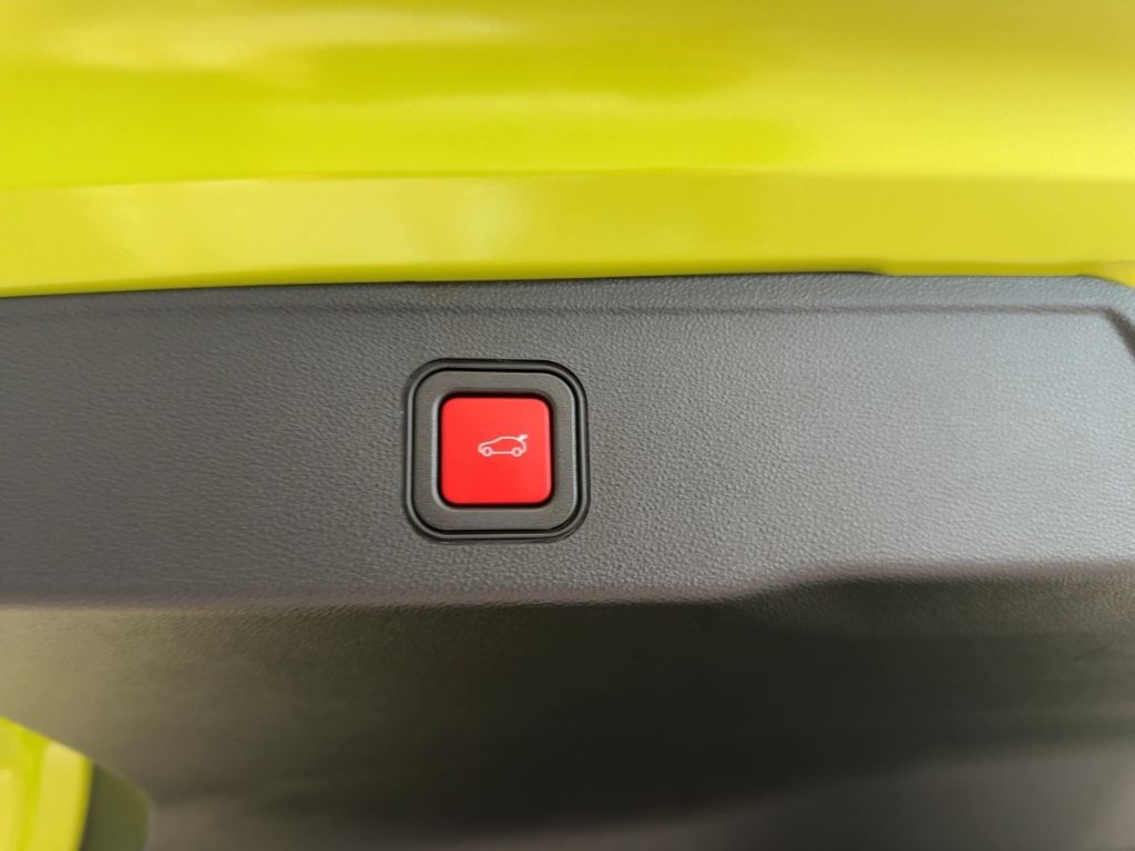 Fahrzeugabbildung Jeep Avenger Summit Electric WINTER MATRIX 360GRAD AC