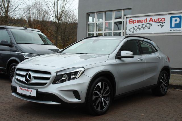 Mercedes-Benz GLA 200 Aut. Style/Bi-XENON/NAVI/PDC/SHZ./1.HAND