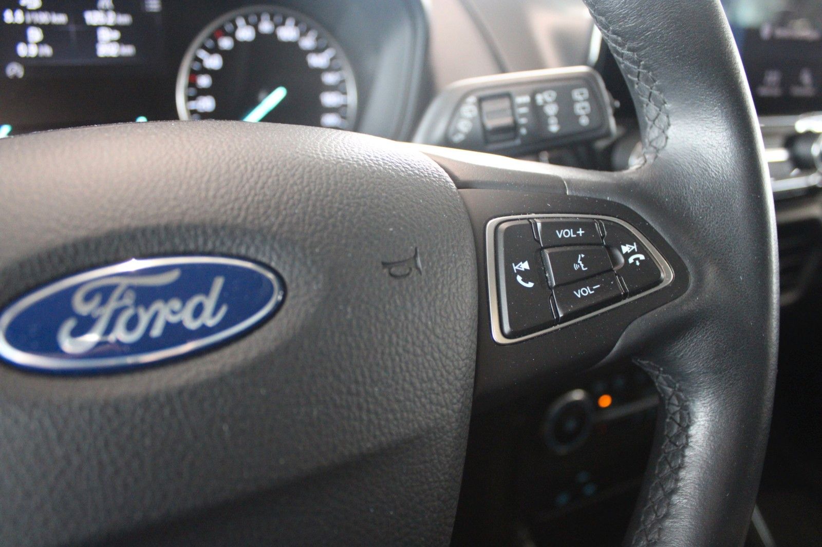 Fahrzeugabbildung Ford EcoSport Titanium NAVI Schiebedach CAM WinterPak