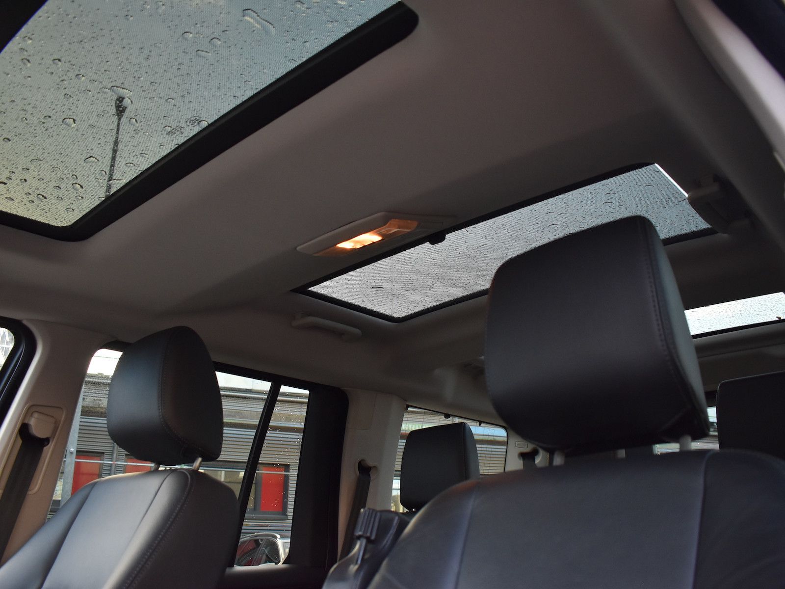 Fahrzeugabbildung Land Rover Discovery SDV6 HSE MOTORSCHADEN 7 SITZE PANO AHK