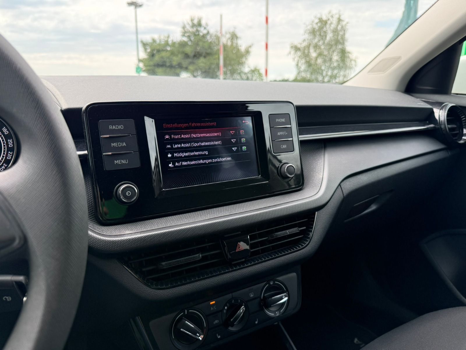 Fahrzeugabbildung SKODA Fabia 95PS 5-Gang*PDC*LED*SHZ*SmartLink