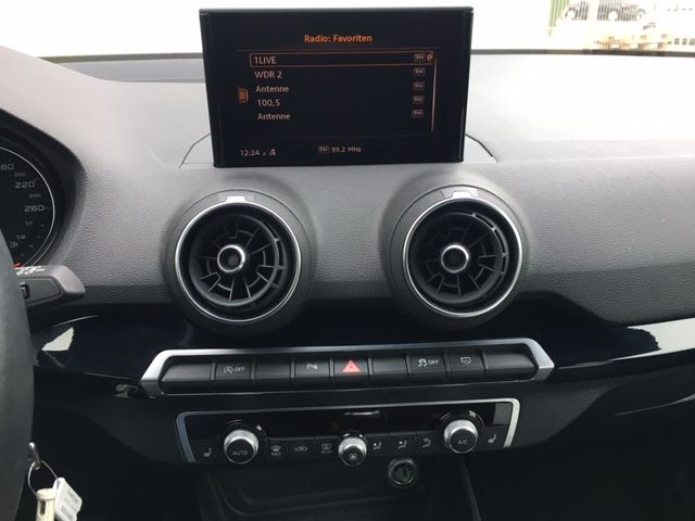 Q2 Sport 30 TFSI LED/17-ZOLL/NAVI+SOUND/GRA/APS/