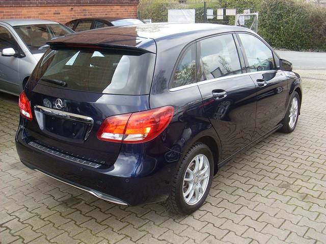 Mercedes-Benz B 180