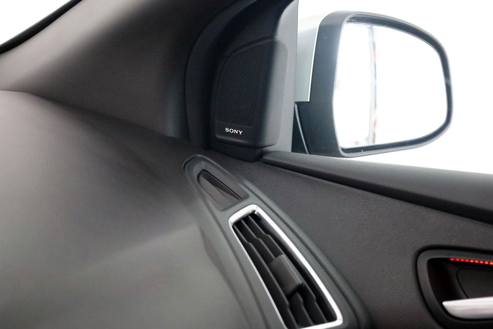 Fahrzeugabbildung Ford Focus Turnier ST Recaro,Leder,Navi,Xenon,Sony,SH
