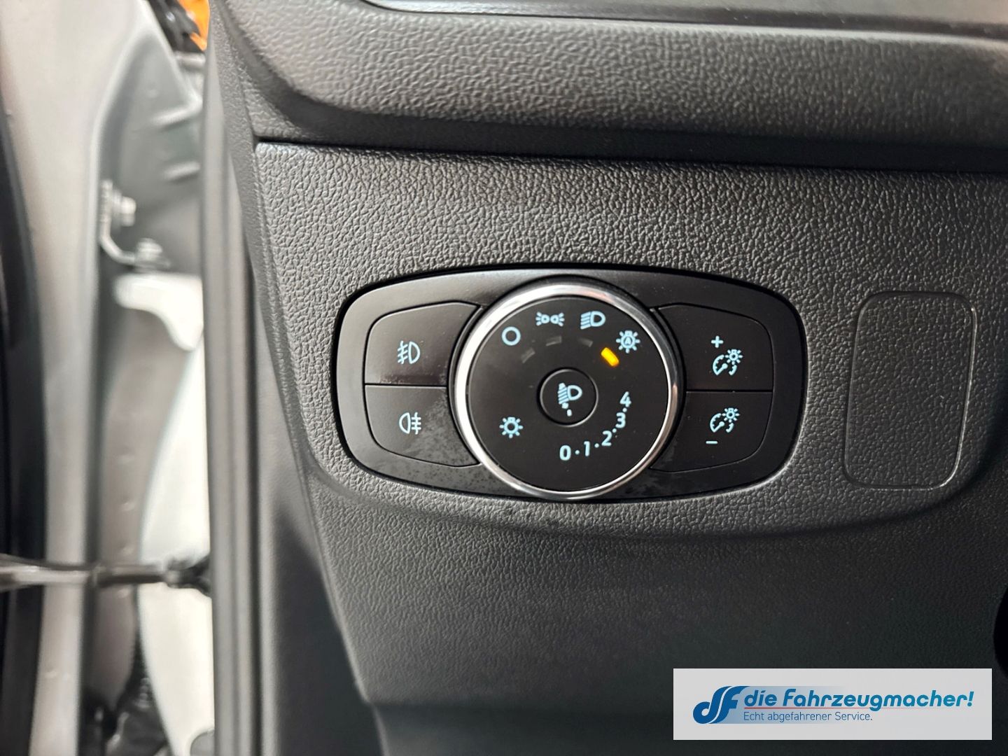 Fahrzeugabbildung Ford Focus Turnier Titanium X Navi Digitales Cockpit