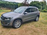 Volkswagen Tiguan 2.0 Binzen Automatik 4 M... - Volkswagen Tiguan mit Benzin-Antrieb: Kombi