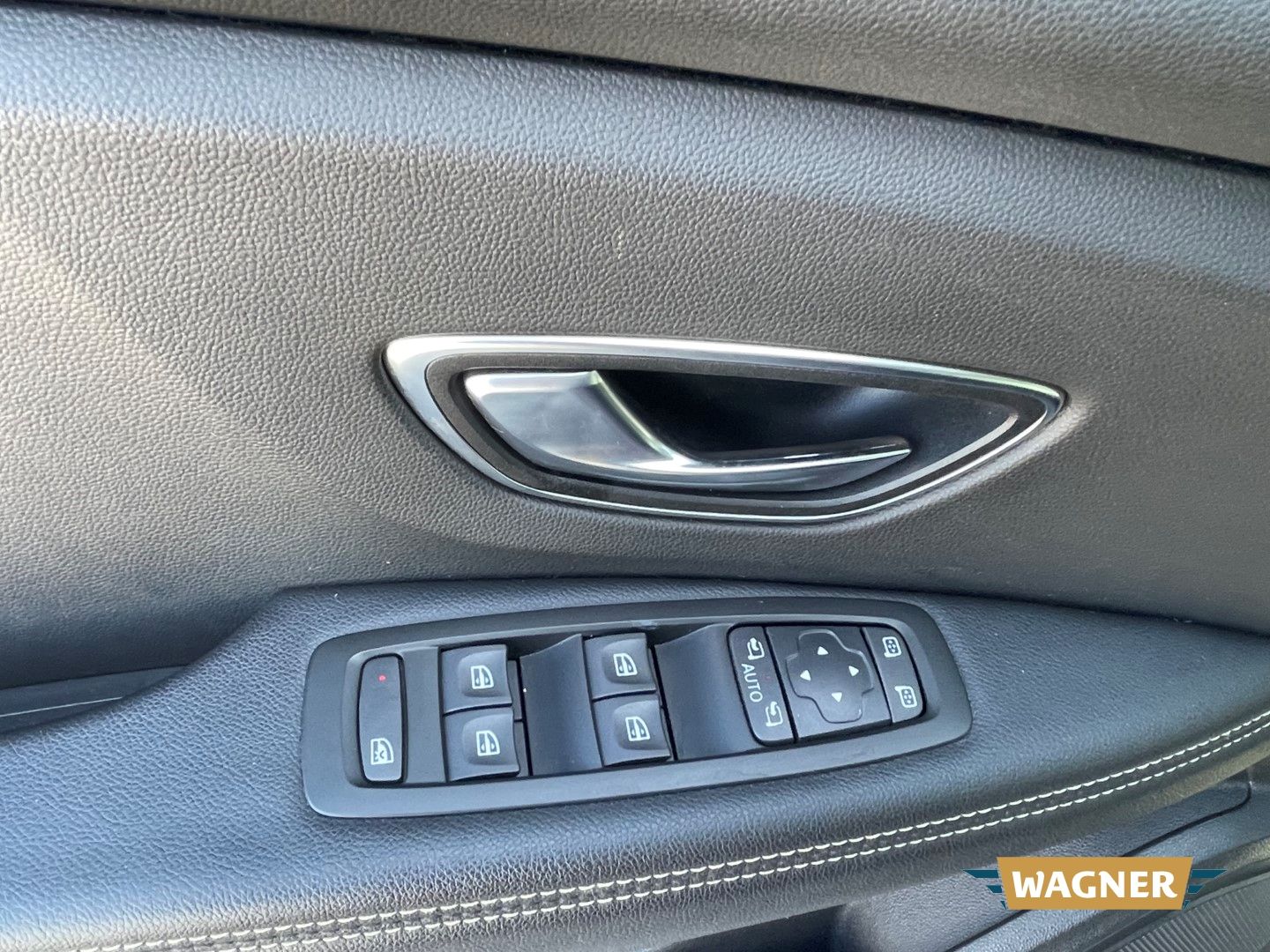 Fahrzeugabbildung Renault Scenic IV Limited Deluxe 1.3 TCe 140 Energy