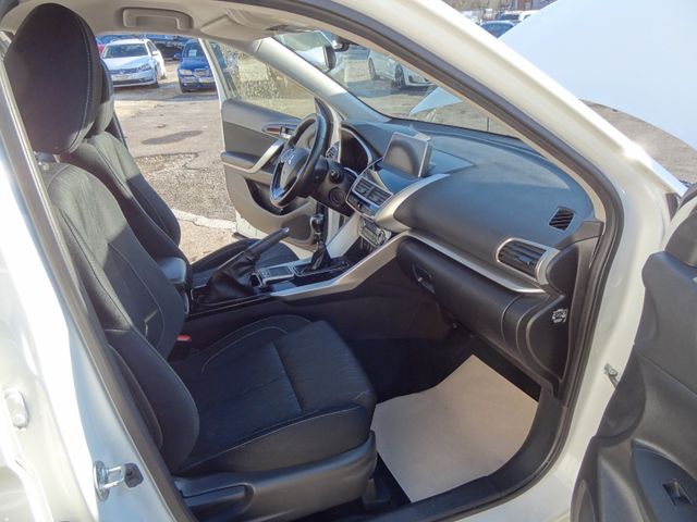 Fahrzeugabbildung Mitsubishi Eclipse Cross Intro Edition /Kamera/1.Hand/AHK/