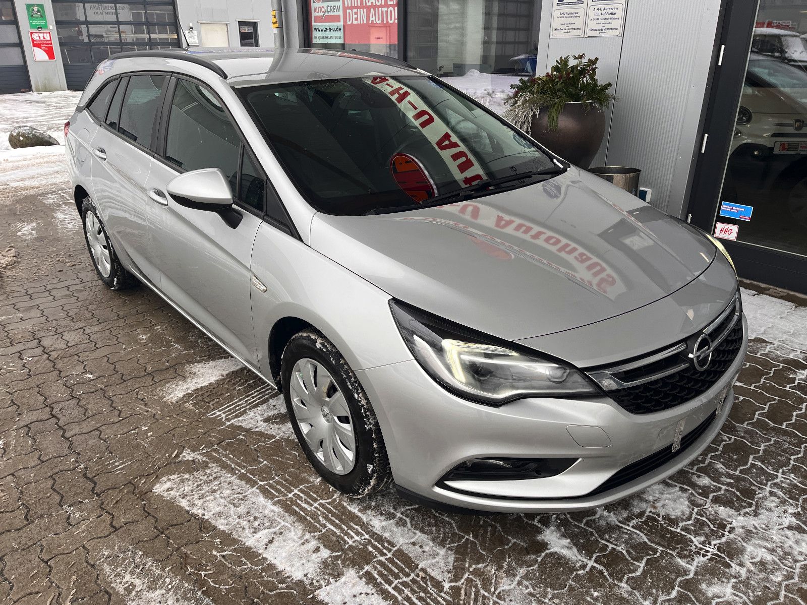 Fahrzeugabbildung Opel Astra K Sports Tourer Business Seitenschaden