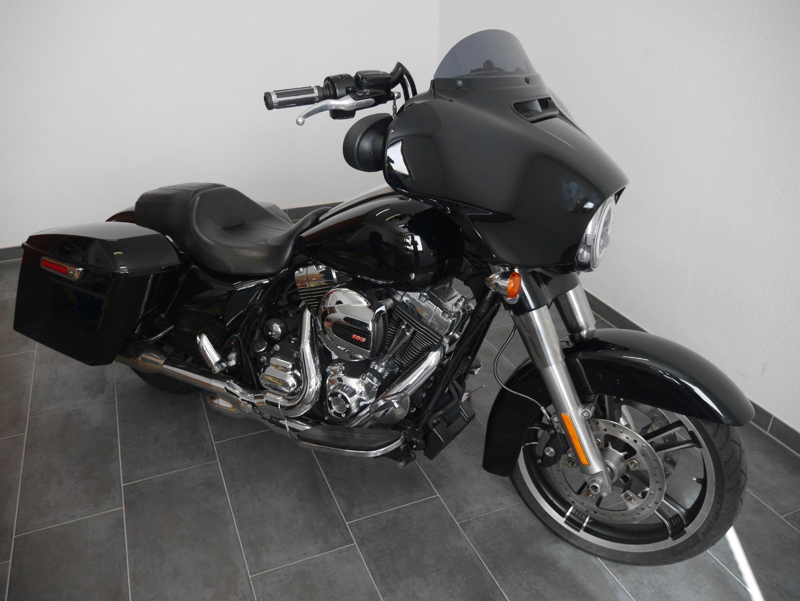 Harley-Davidson Street Glide Special // Black // FLHXS