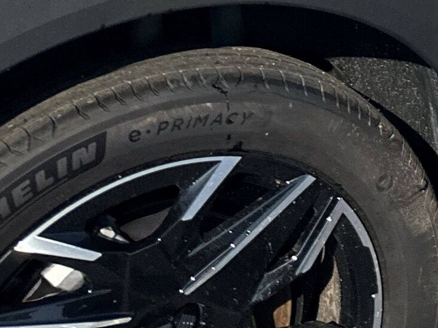 Fahrzeugabbildung Peugeot 5008 Hybrid 136 Allure Digitales Cockpit LED App