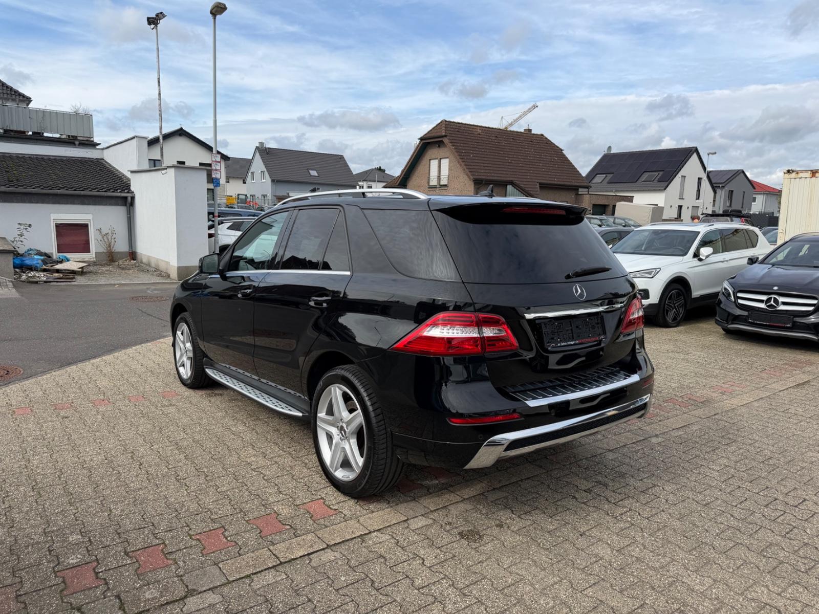 Mercedes-Benz ML 350 CDI 4Matic AMG PAKET 1.HD Leder H&K