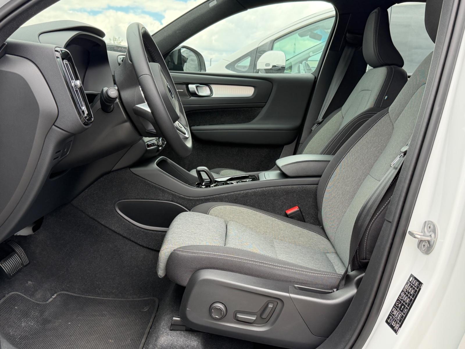 Volvo XC40 Plus Dark 2WD/Navi/Harman-Kardon