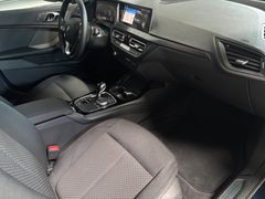 Fahrzeugabbildung BMW 218i Gran Coupé -- ACC/DrivingAssist/harman/17LM