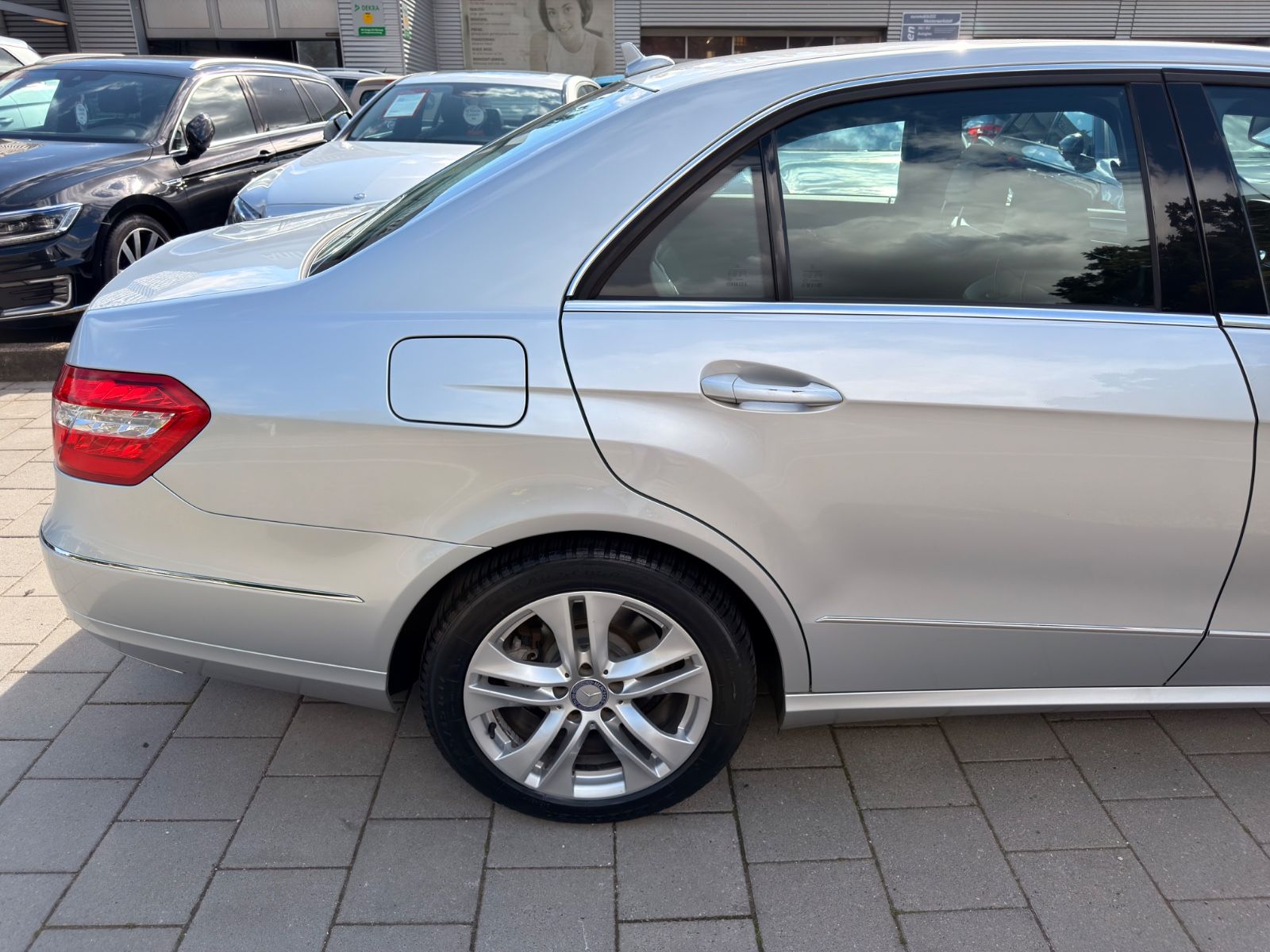 E 220 *Xenon*Klimatr.*Sitzhz*PDC*Navi*S.W*ALU*