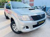 Toyota Hilux Double 2.5 D-CAB D-4D 4WD Klima 88000 Km - Toyota Hilux mit Diesel-Antrieb: Allradantrieb, Geländewagen, 2.5