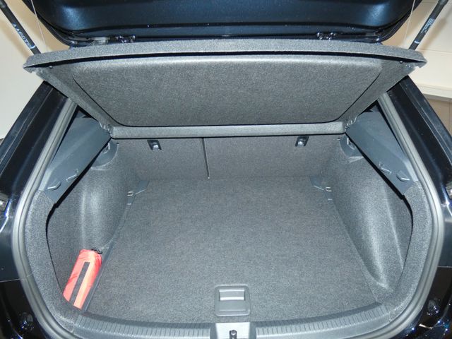 Taigo 1.5 TSI R-Line DSG KAMERA IQ LIGHT