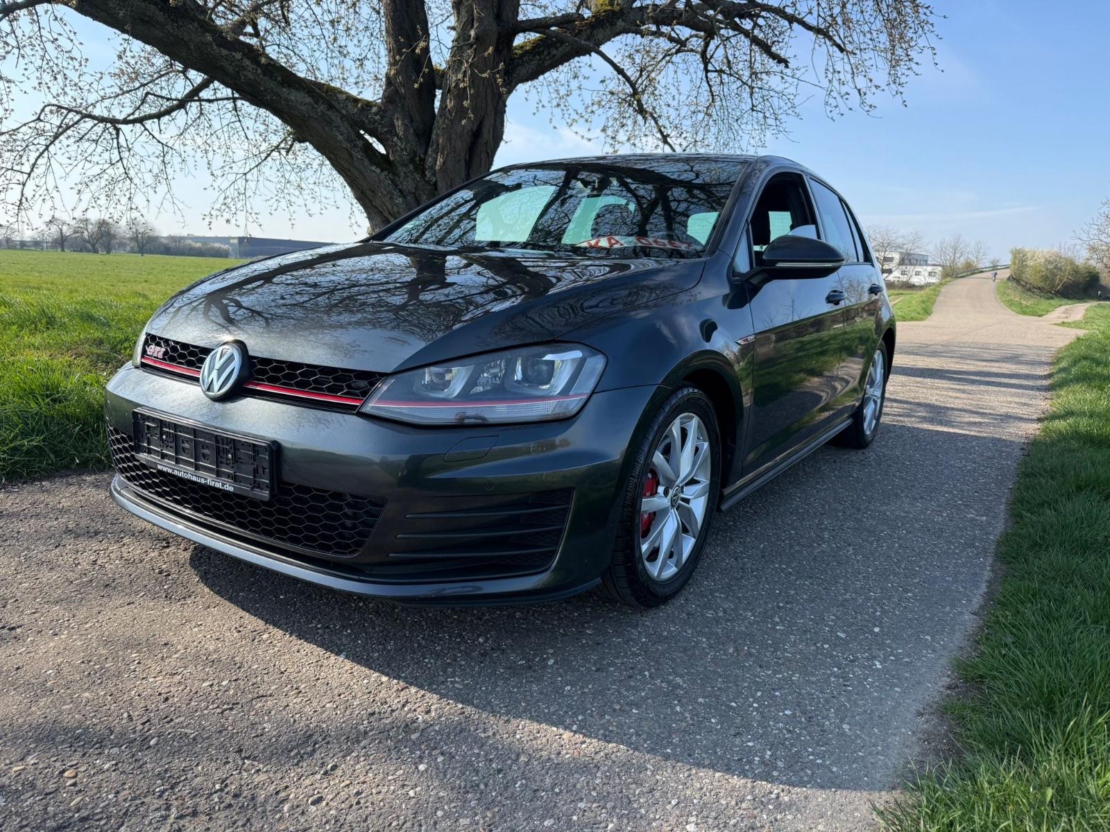 Volkswagen Golf 2.0 TSI GTI Performance
